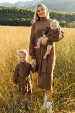 Jensen Dress In Mocha - FINAL SALE -CINZ Clothing Shop WEB JensenDress FW23 LindsayArnold 08 283660